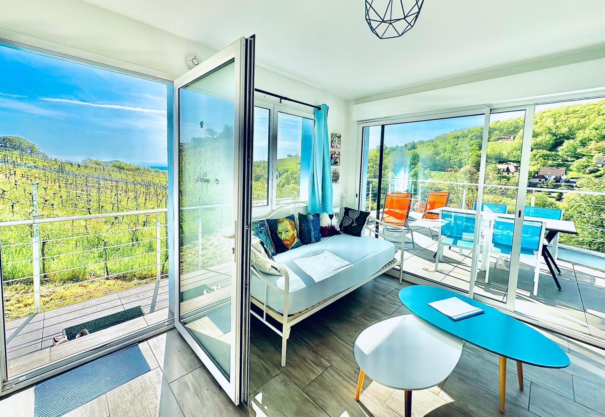 Ferienwohnung Domaine BOHN Blue Winehouse Reichsfeld Exterior foto