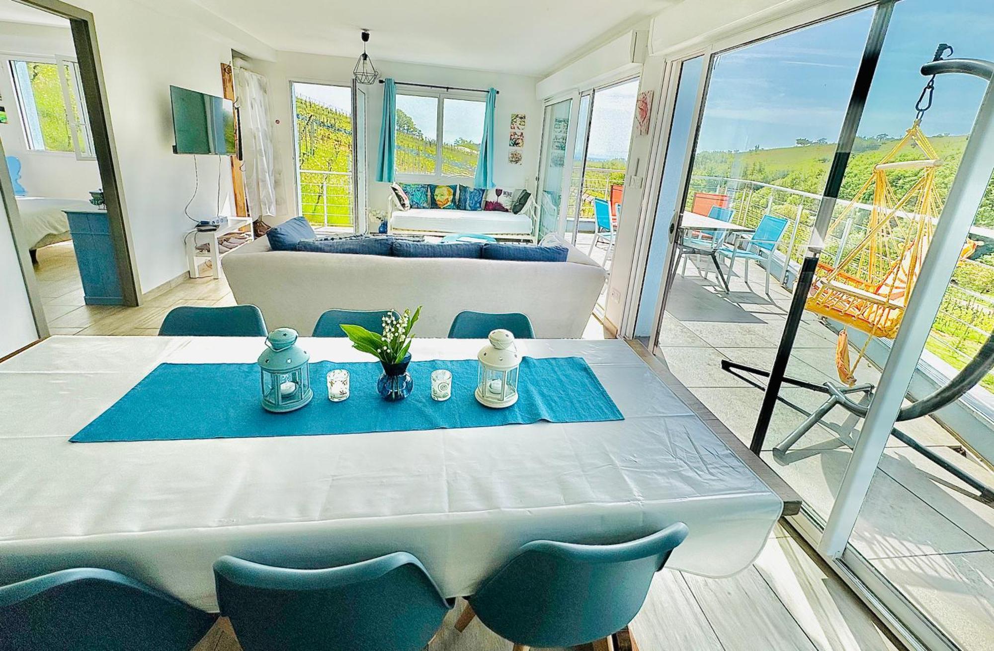 Ferienwohnung Domaine BOHN Blue Winehouse Reichsfeld Exterior foto